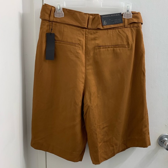 Banana Republic *NEW WITH TAGS* Avery Short - Picture 3 of 4